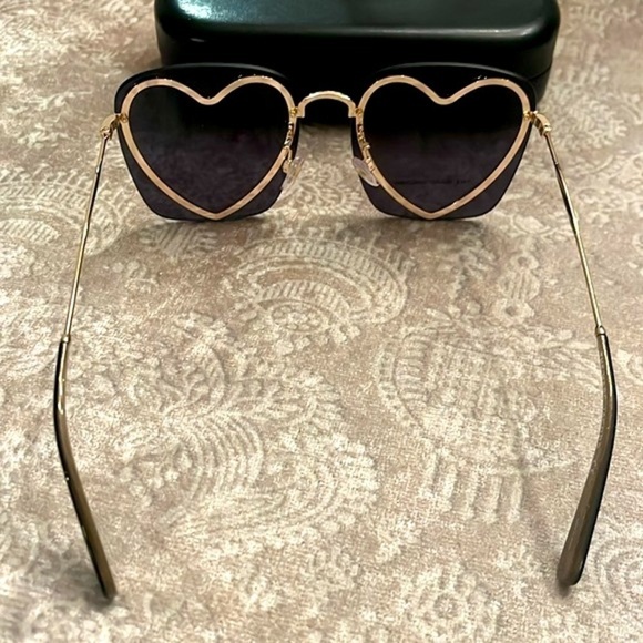 Brand New The Marc Jacobs Square Sunglasses w/ Gold Tone Metal Heart Shaped Rim main image 6